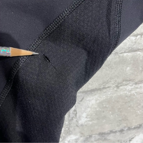 Lululemon Women's 6 Capri Length Athletic Leggings Black and Purple **FLAWED** - Picture 7 of 8